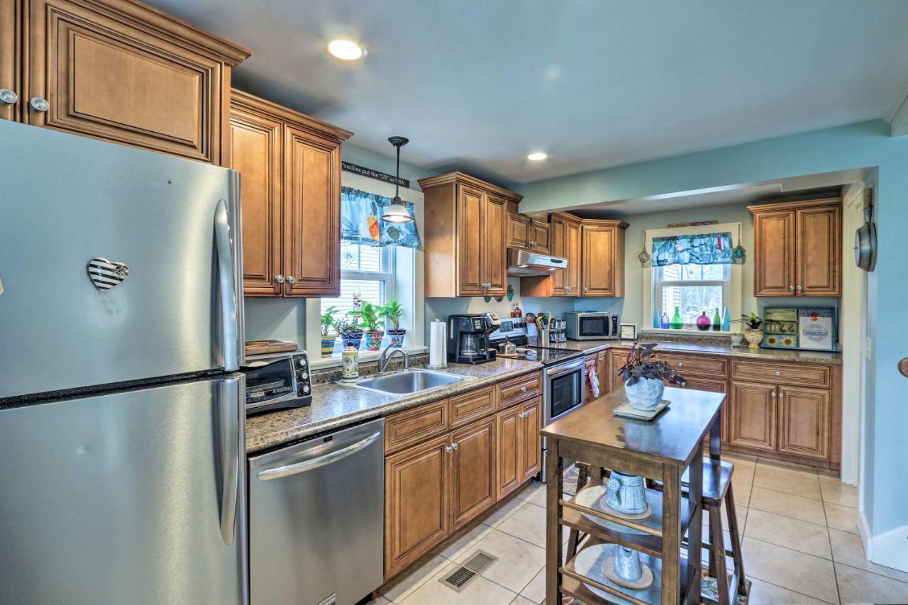 Remodeled Farmhouse In Waterford Near 2 Beaches! ภายนอก รูปภาพ